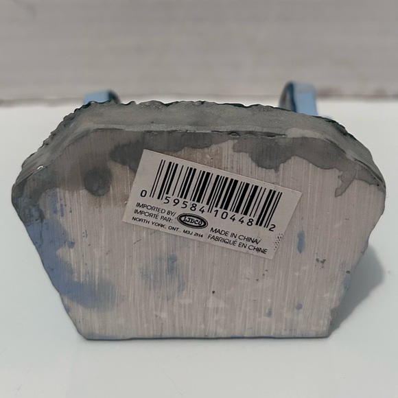 Mini resin nativity 3.5” H x 3” W x 2” D - Picture 4 of 6